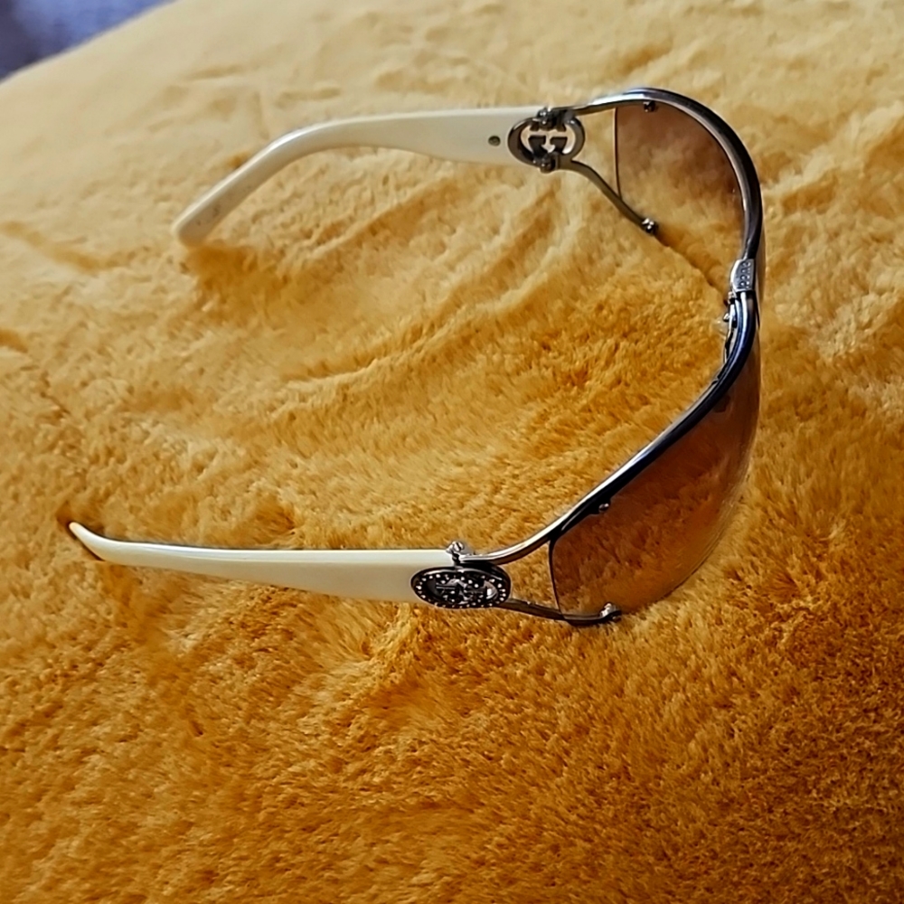 Gucci Sunglasses w/case